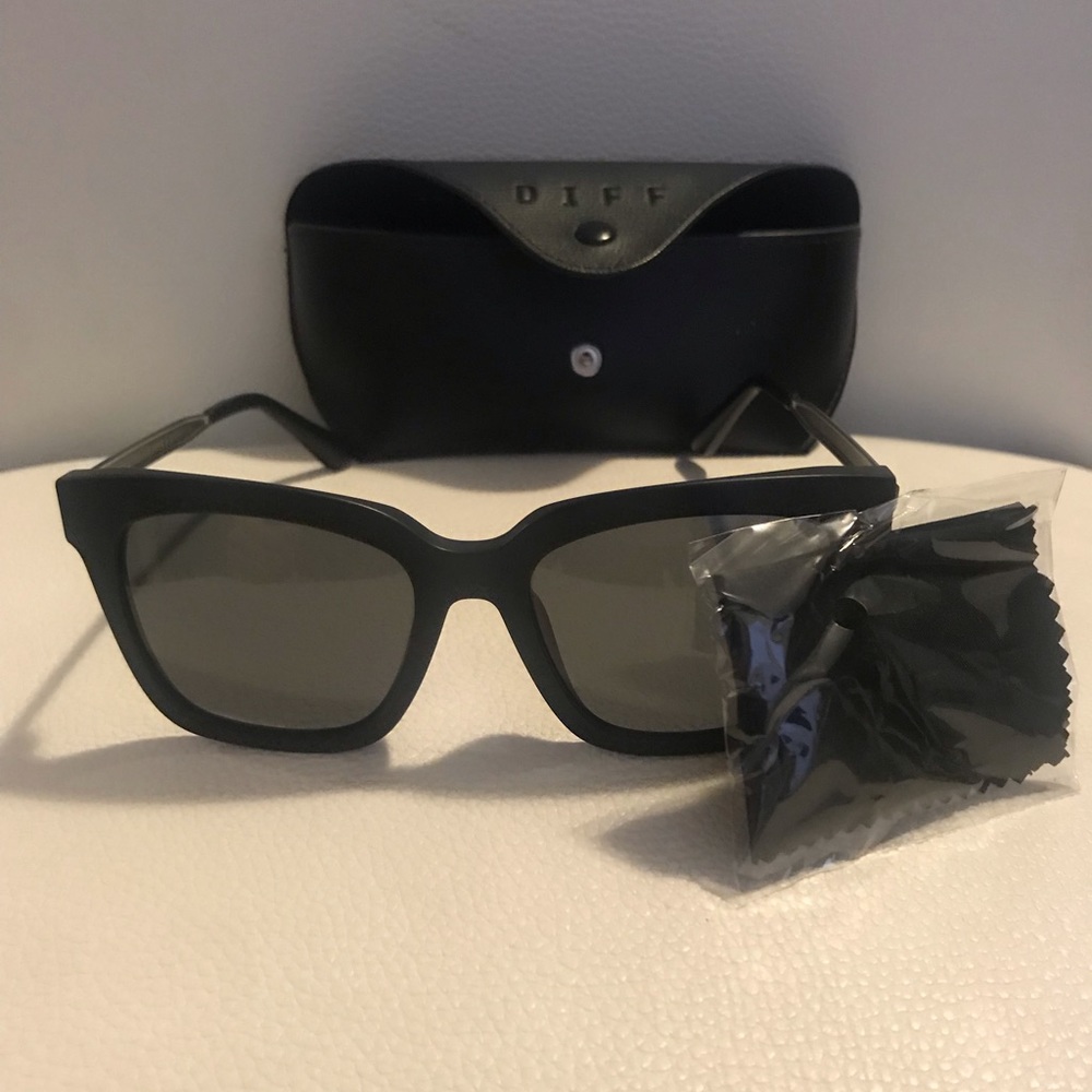NWT Diff Bella sunglasses